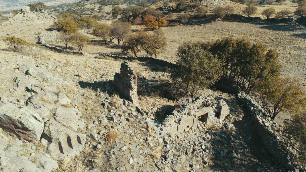 Kilisede “Allah” yazısı bulunmuştu! Gözler Konya sınırında 6